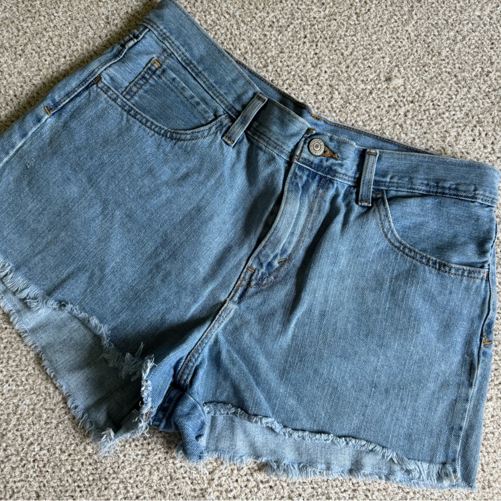 Levi’s denim shorts size 32